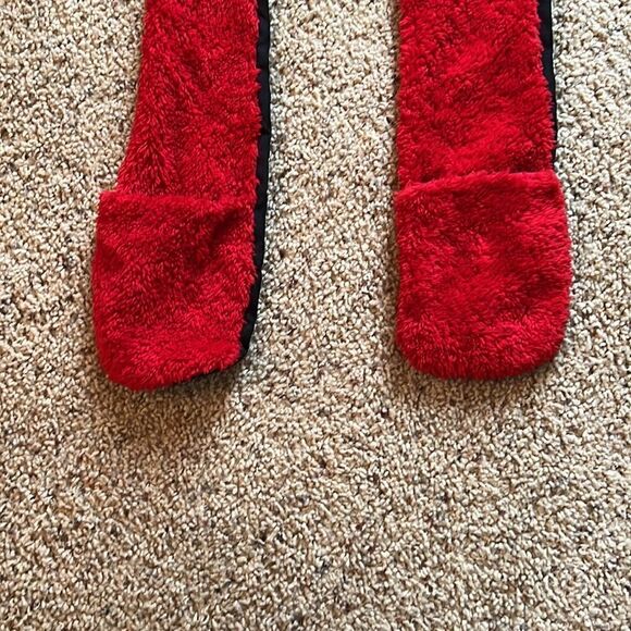 Angry Birds red hat with scarf & hand warmers attached. - Picture 4 of 6